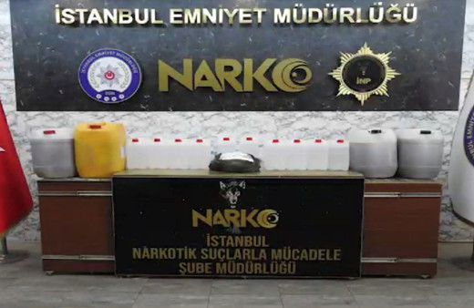 Ümraniye'de eve düzenlenen operasyonda 124 kilo metamfetamin ele geçirildi