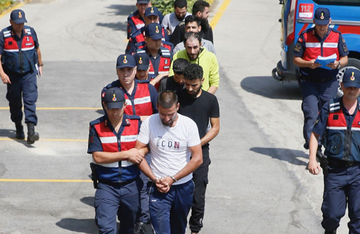 Çiftlik evi sahibini bağlayıp hayvanlarını ve paralarını gasbeden 7 zanlı yakalandı!