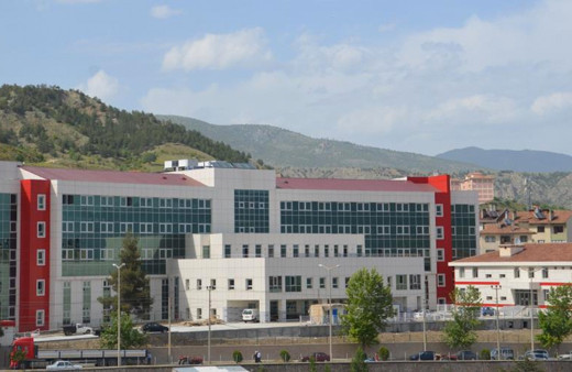 Eşini öldürdü kayınvalidesini ağır yaraladı ardından intihar etti