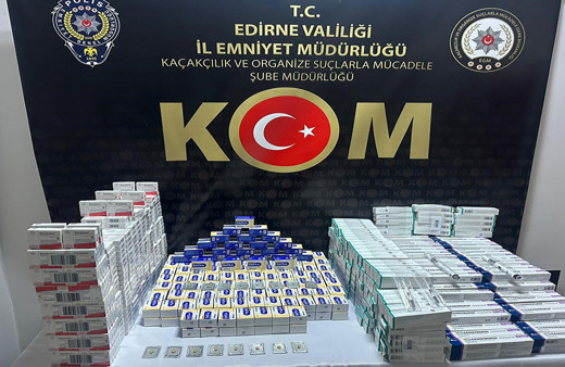 Vücut geliştirme ve cinsellik ilaçları gümrükten kaçtı polisten kaçamadı!