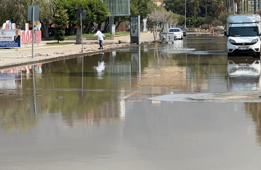 Deprem sonrası sahil çöktü İskenderun yine sular altında kaldı