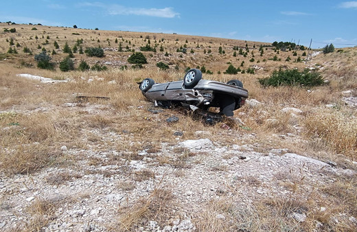 Afyonkarahisar'da şarampole düşen araç hurdaya döndü!