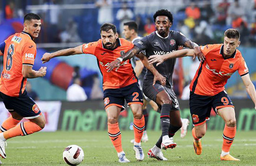 Başakşehir evinde de yenildi! Başakşehir 0-2 Fatih Karagümrük