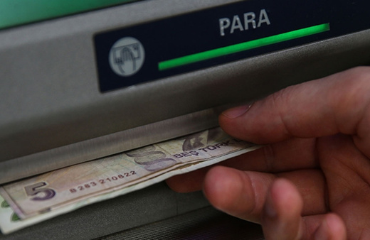 ATM'ye para çekmeye gelen kişiyi şoke eden manzara!  İşlem yapacağı sırada...