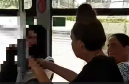 Belediye otobüsünde çarşaflı kadına iğrenç saldırı! "Burası Türkiye, peçeni al git"