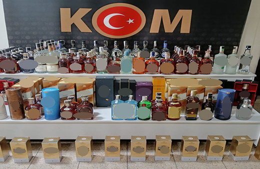 Kırklareli'nde kaçak içki operasyonu! 131 şişe kaçak içki ele geçirildi