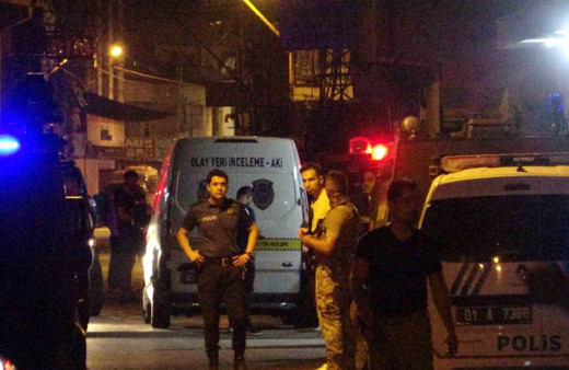 Adana’da olaya müdahale eden polis bıçaklandı!