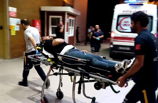 Bursa'da parkta iki grup arasında bıçaklı kavga: 3 yaralı