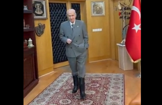 Devlet Bahçeli'nin körüklü çizme göndermesi Yunan basınında yankı uyandırdı