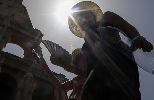 İtalya'da aşırı sıcaklar nedeniyle "kırmızı alarm" verilen kentlerin sayısı artıyor!