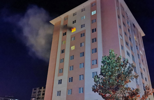 Kastamonu'da prizde unutulan ütü evi yaktı