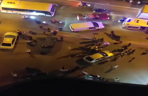 Düğünleri savaş alanına döndü! Damat ve gelinin ailesi birbirine girdi