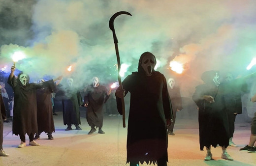 Bursa'da damat eğlencesi akılları aldı! Kostümlü halleriyle film sahnelerini aratmadılar