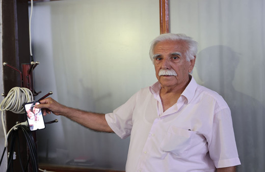 Cami hırsızı pişman oldu! Çaldığı telefonu geri getirdi