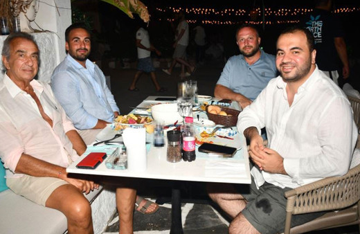 Erhan Yazıcıoğlu iki ayağını kesilmekten kurtaran ekibe teşekkür yemeği verdi