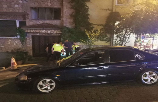 Zonguldak'ta alkollü sürücü alkolmetreye üflememek isteyince olanlar oldu! Polis arabasına tekmeler attı, laf saydı