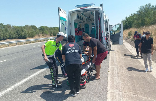 Edirne'de bir tuhaf kaza! Motosikletiyle babasının arabasına çarptı