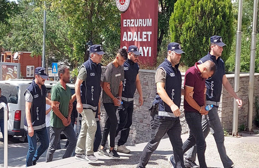 Erzurum'da göçmen kaçakçıları polisten kaçamadı!