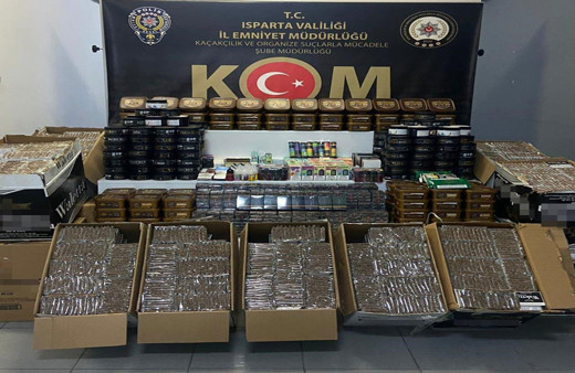 Isparta'da polis ekiplerinden kaçakçılık operasyonu! Çok sayıda malzeme ele geçirildi