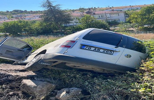 Karabük'te korkunç kaza! Kamyonet şarampole uçtu