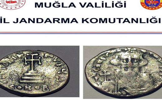 Muğla'da tarihi eser kaçakçısı suç üstü yakalandı! Roma dönemine ait madalyon ele geçirildi