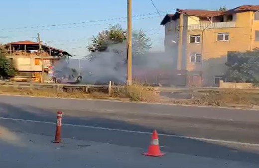 Sakarya'da seyir halindeki otomobil alev alev yandı!