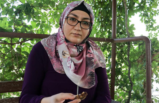 Marketten aldığı helvayı yerken dişi kırıldı! Helvanın içinden çıkan şoke etti