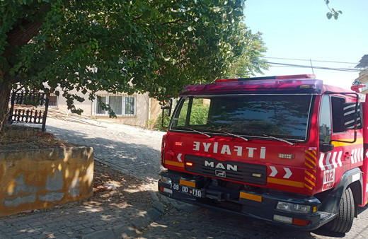 Aydın'da küçük çocuğun oyunu felakete yol açtı! Koltuk tutuştu, yangın çıktı