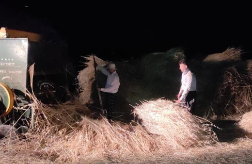 Batman'da kavurucu sıcaklar nedeniyle çiftçiler gece çalışıyor!