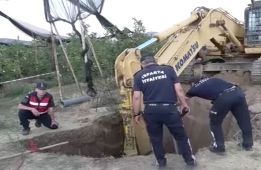 Isparta'da 10 metrelik sondaj kuyusuna düşen bebek ekipleri tarafından kurtarıldı! O anlar kameralara yansıdı