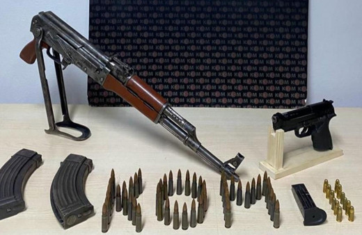 İzmir’de yasa dışı silah ticareti operasyonu!