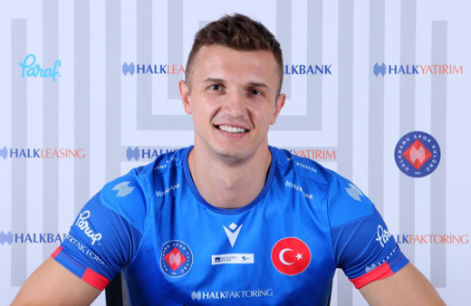 Milli voleybolcu Mert Matic, yeni sezonda da Halkbank forması giyecek
