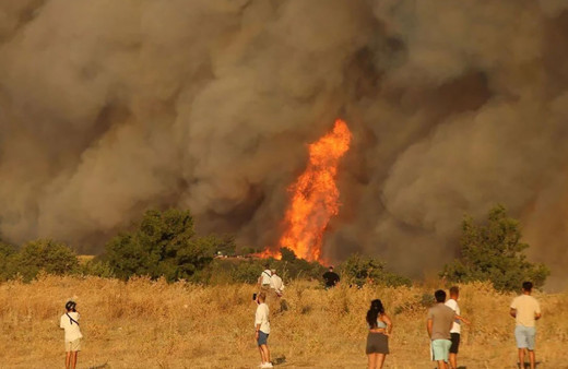 Çanakkale'deki orman yangınında son durum! Rüzgar "spot atma" yaptıkça büyüyor