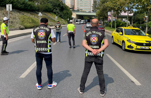 İstanbul'da yolcudan fazla ücret isteyen taksicilere ceza kesildi!