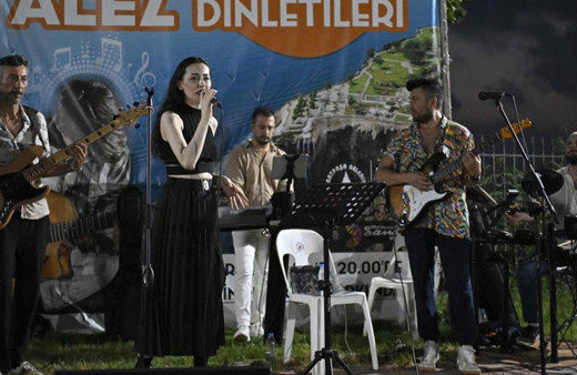 Antalya falezlerde müzik ziyafeti devam ediyor!