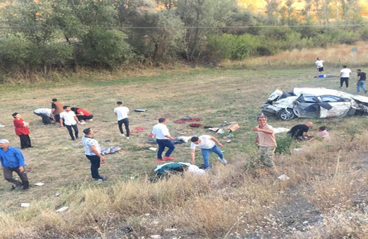 Kendi kınasına giderken kaza geçirmişti! Gelin ve annesi kurtarılamadı