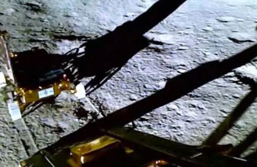 Hindistan'ın uzay aracı Ay yüzeyinde yürüyüşe çıktı