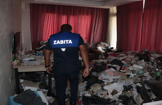 Kayseri'de ev sahibi kiracısının bıraktığı çöp evi görünce şok oldu!