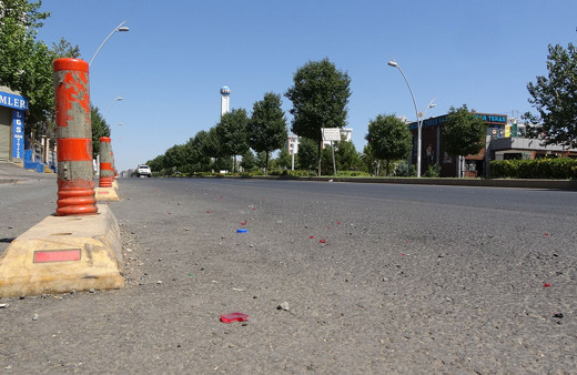 Diyarbakır'da feci kaza! Anne ve çocuğa ticari araç çarptı