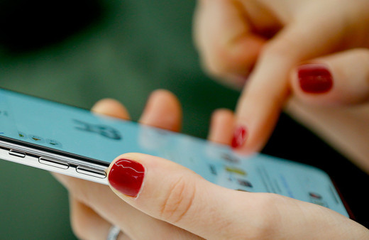 Cem Küçük öğrencilere verilecek vergisiz cep telefonlarının marka ve modellerini açıkladı