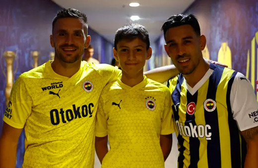 Fenerbahçe'nin attığı 4. golün mimarı Tadic ve top toplayıcı çocuk çıktı