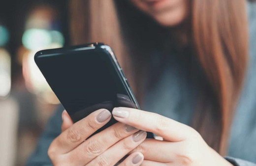 Gençlere vergisiz cep telefonu vaadinde iki formül