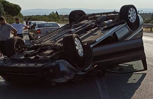 Uşak'ta feci kaza! Şarampole devrilen araçta 4 kişi yaralandı