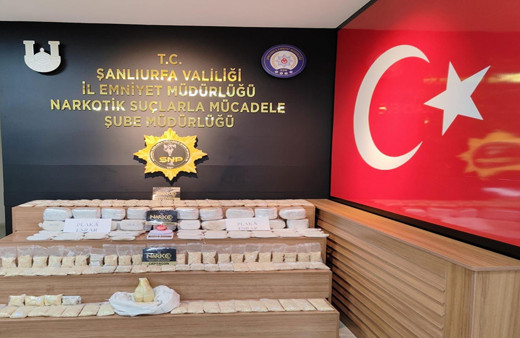 Şanlıurfa'da narkotik köpekleri uyuşturucuya geçit vermedi! 122 bin uyuşturucu hap ve 29 kilo esrar ele geçirildi