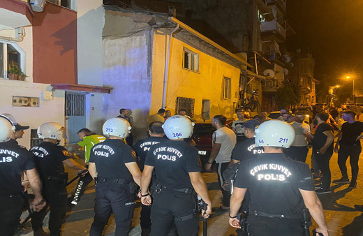 Husumetli akrabalar sokak ortasında birbirine girdi!  1’i ağır 5 kişi yaralandı