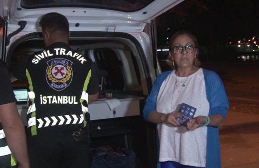 Emniyet kemeri takmadı cezayı yedi! 'Ben sanatçıyım, kızım hemen Kadıköy emniyet müdürünü ara'