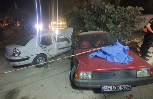 Manisa'da trafik kazası: 3 kişi hayatını kaybetti