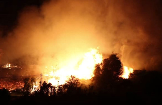 İtalya’nın Sicilya adası orman yangınlarıyla mücadele ediyor!