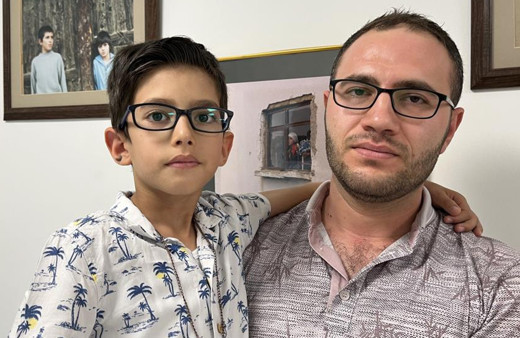 8 yıldır günde en az 20 kere kusuyordu! Doktor doktor gezen çocuk sonunda şifa buldu