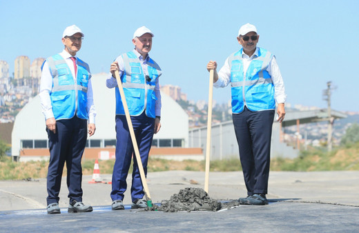 Bakan Mehmet Özhaseki, İzmit Körfezi'ndeki dip çamuru temizliği çalışmalarını inceledi